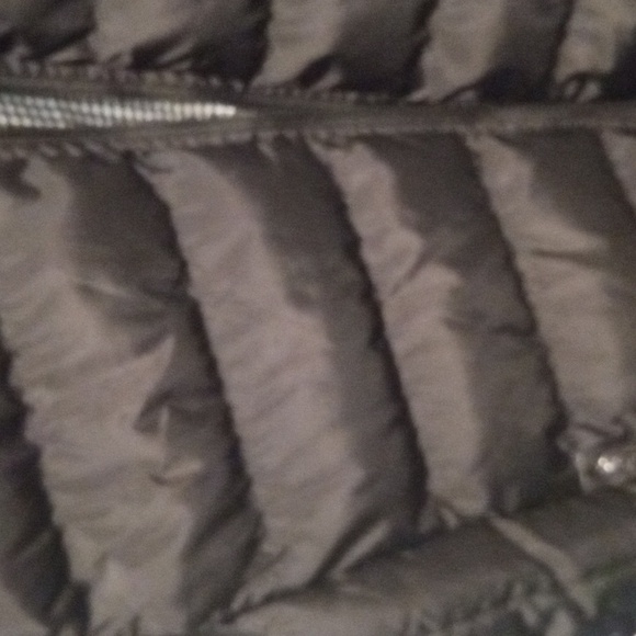 Black Bubble Vest - Picture 2 of 6